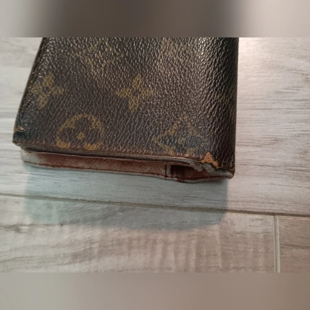 Authentic Louis Vuitton Viennois Kisslock Wallet - Picture 5 of 15